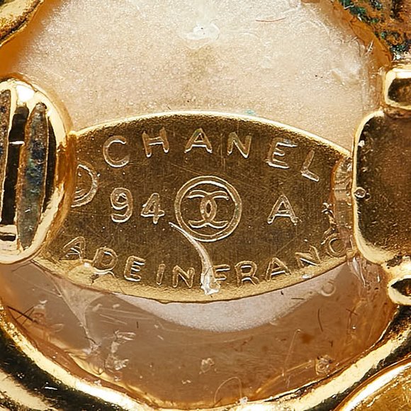 CHANEL Coco Mark Fake Pearl Earrings Gold Plated - Picture 4 of 6